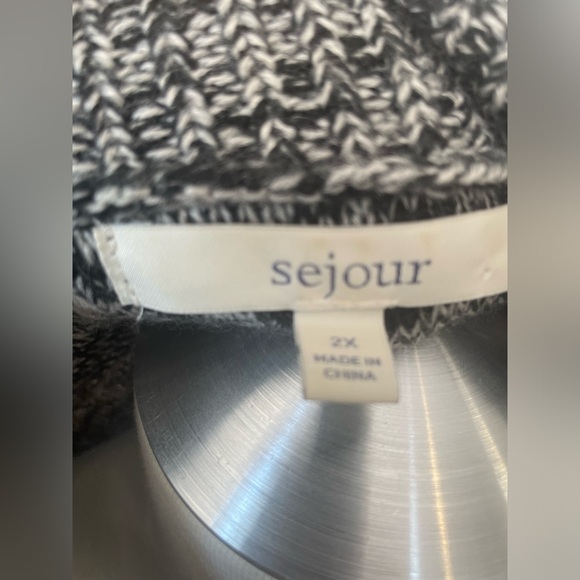 SEJOUR Sweater with Adjustable Nexkline - Picture 3 of 6